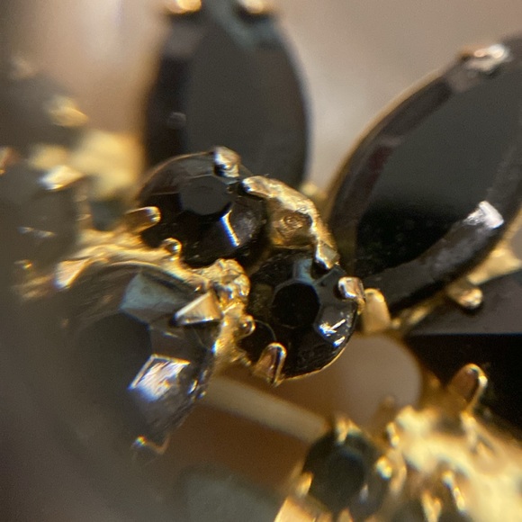 Xxsoldxx Vintage D&E Juliana gold & black brooch EUC 1.5" x 2.5" - Picture 14 of 17